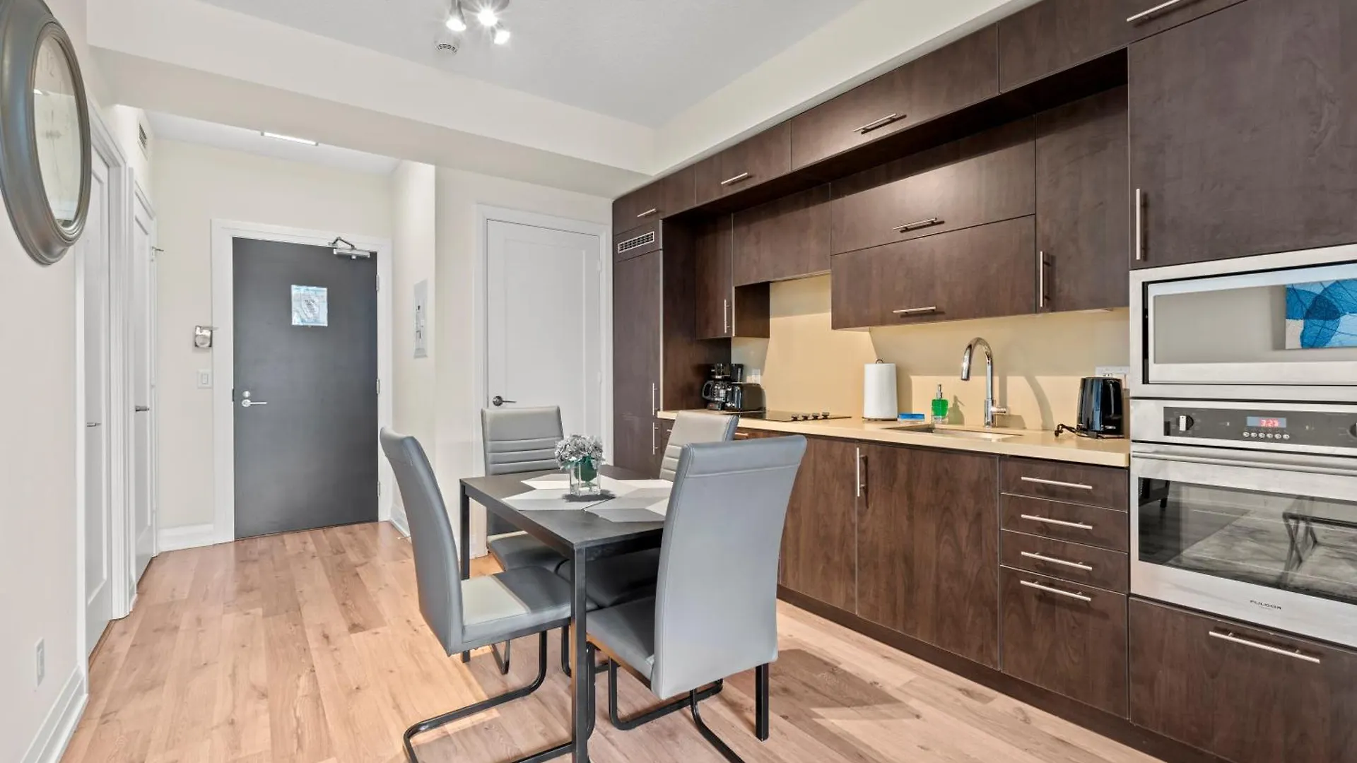 Globalstay Modern Apartments In North York Skyscraper Торонто